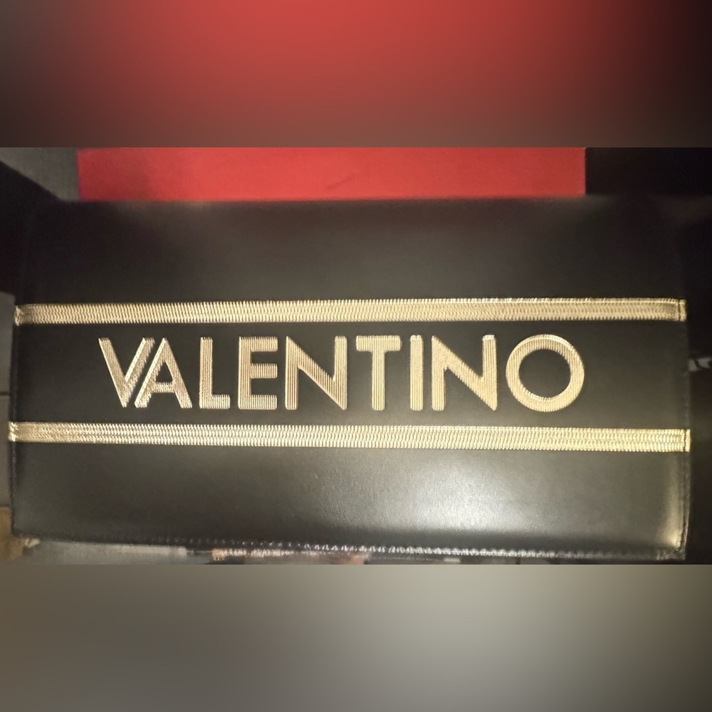 💰⬇️ VALENTINO BY MARIO VALENTINO
Large Lena Lavoro Leather Shoulder Bag - Picture 8 of 13